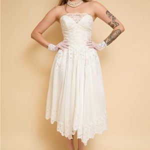 Stunning 1980s does 1950s white cotton eyelet lace midi gown